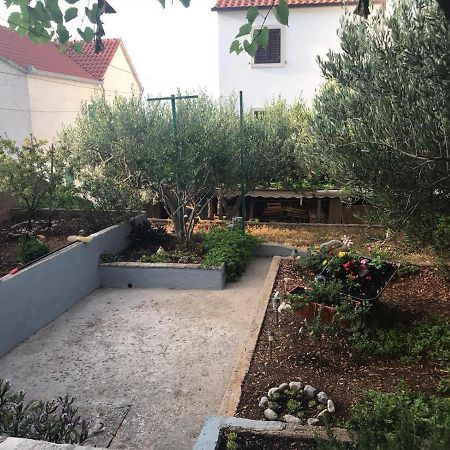 Apartmani Katarina Bol Exterior photo