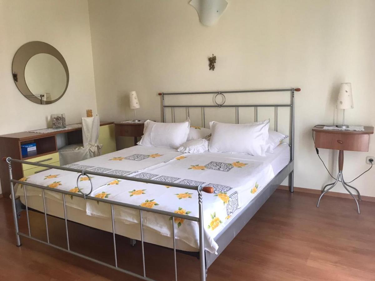 Apartmani Katarina Bol Exterior photo