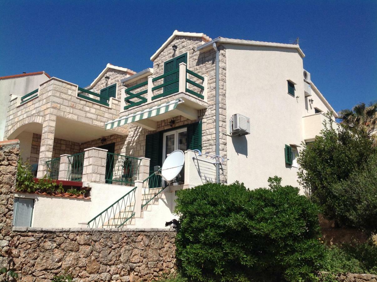 Apartmani Katarina Bol Exterior photo